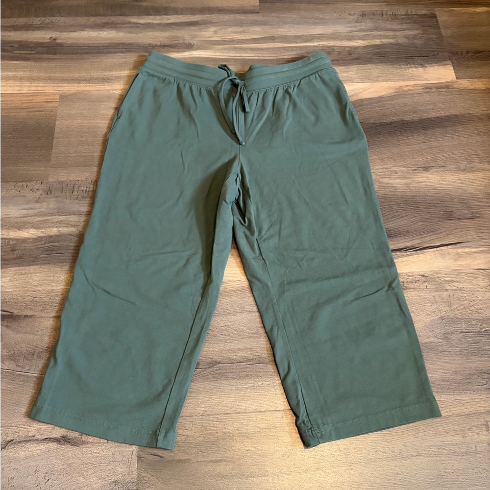 Womens Style & Co. Olive Green Pull-On Wide Leg Capris Size Medium